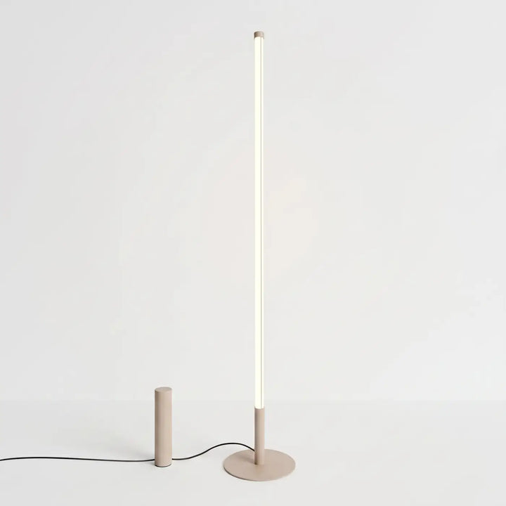 Lampadaire TRANG taupe allumée, tube lumineux