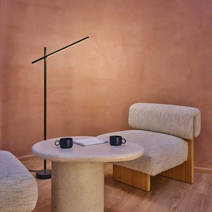 Lampadaire LED Tubs noir en situation