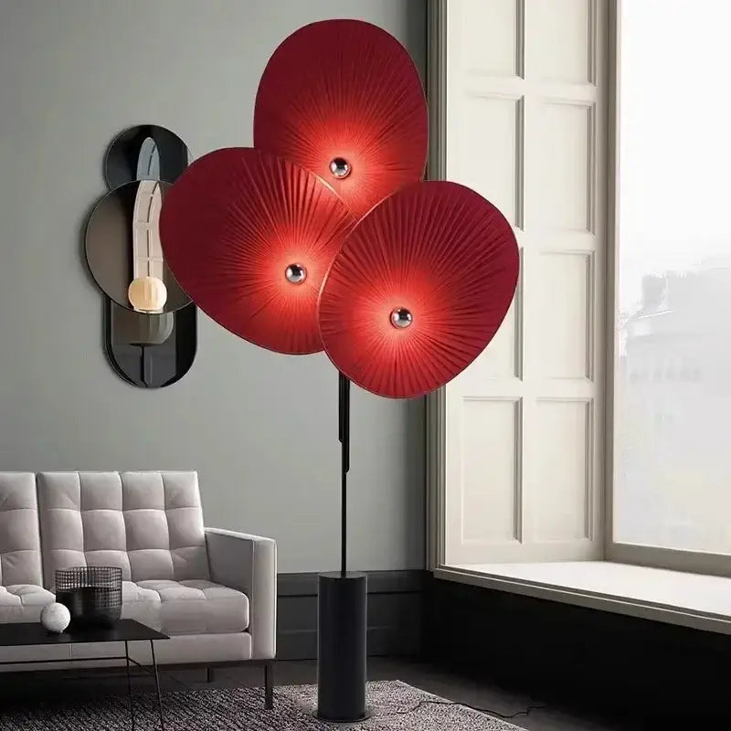 Lampadaire moderne rouge à disques texturés avec détails dorés