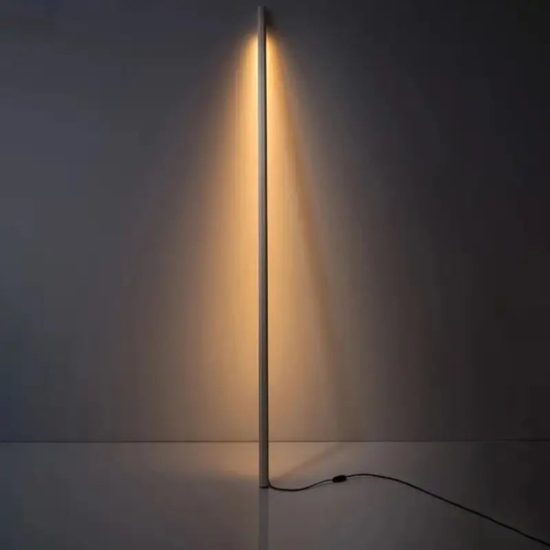 Lampadaire vertical en bois éclairage ambiant élégant