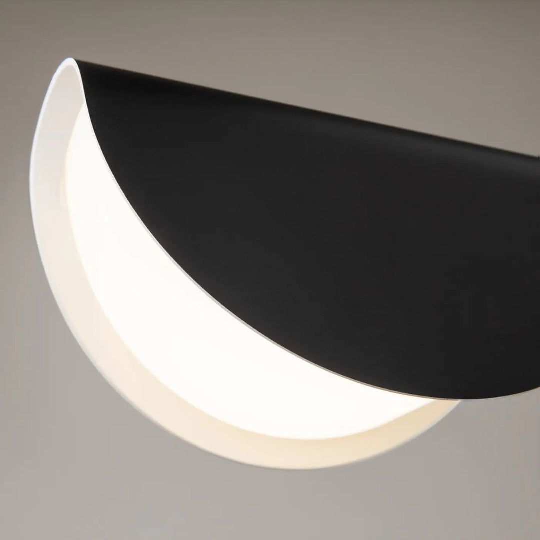 Lampadaire mollis avec réflecteur feuille en acier noir et éclairage blanc doux en forme de croissant moderne