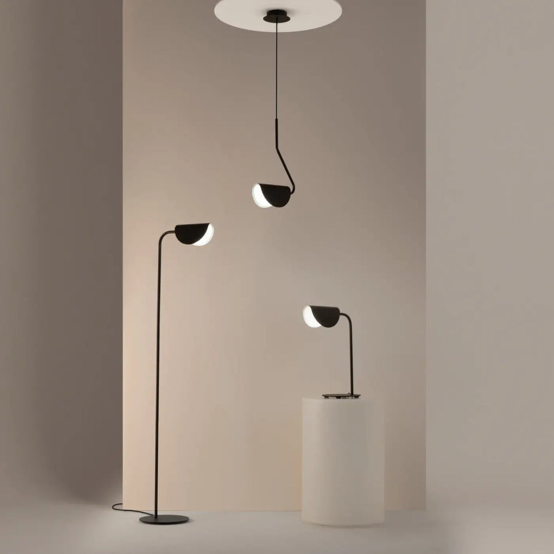 Lampadaire mollis avec réflecteur feuille en acier noir, lampes suspendues et sur pied minimalistes semi-circulaires