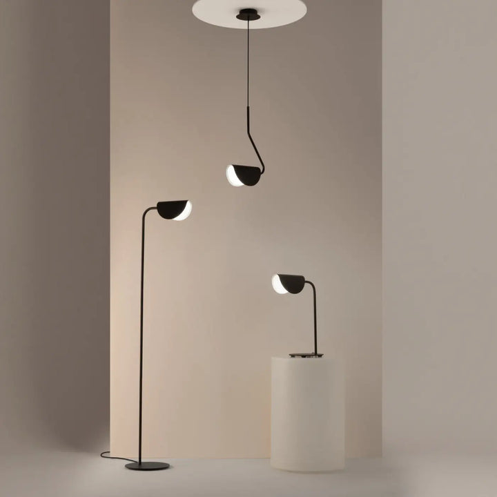 Lampadaire mollis avec réflecteur feuille en acier noir, lampes suspendues et sur pied minimalistes semi-circulaires