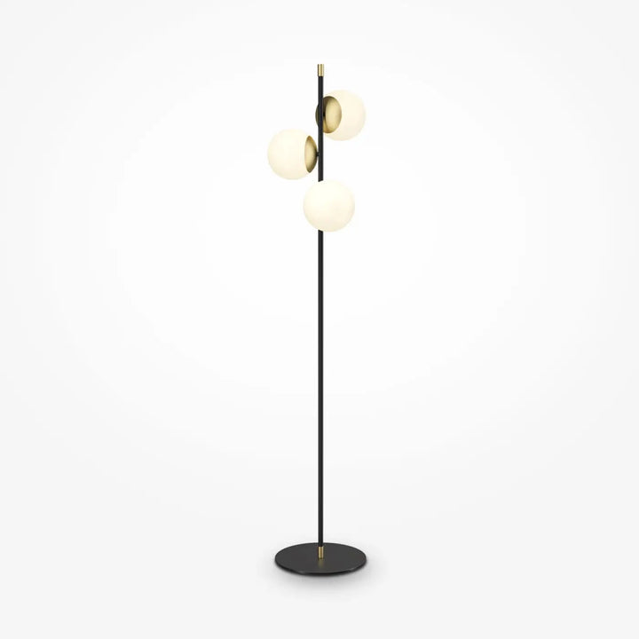 Lampadaire nostalgia trois globes en acier noir avec base circulaire et abat-jours en verre opalin dorés