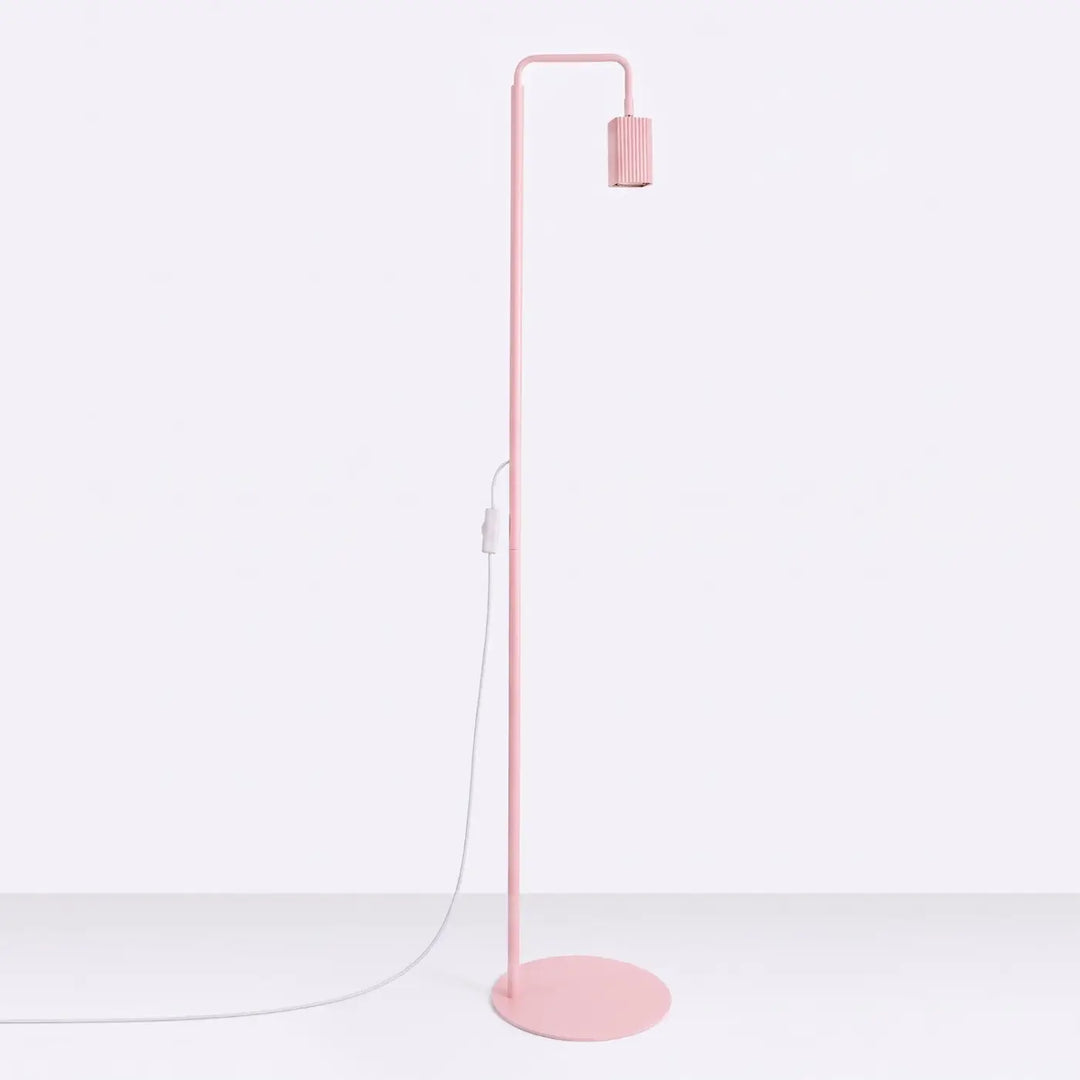 Lampadaire Rayo rose à spot rainuré, éteint