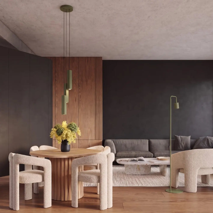 Lampadaire Rayo vert olive à spot rainuré dans un salon