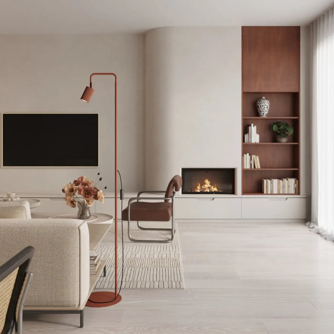 Lampadaire ocre rouge dans un salon