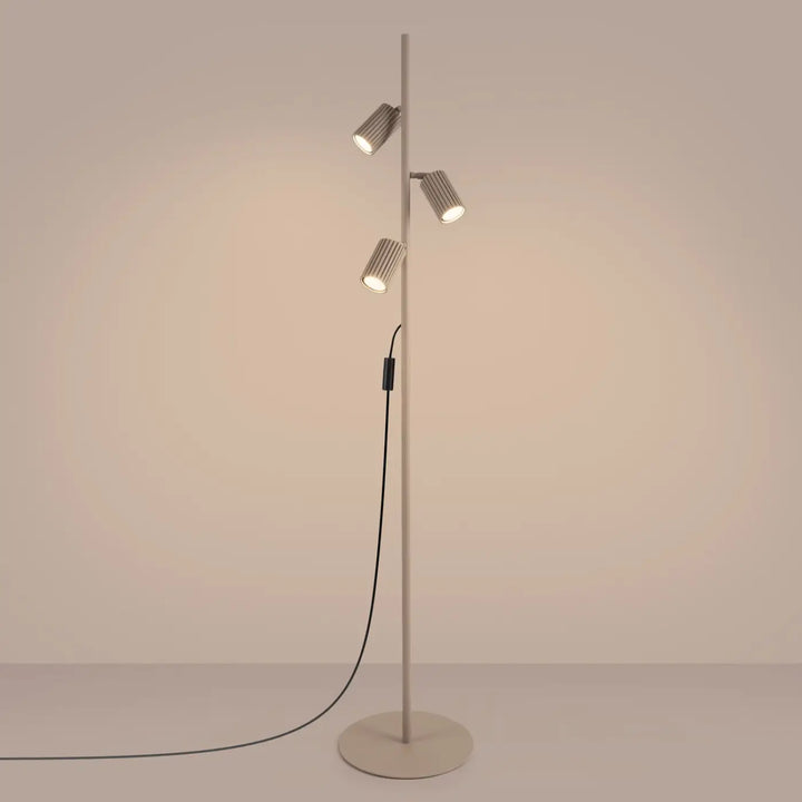 Lampadaire taupe allumé