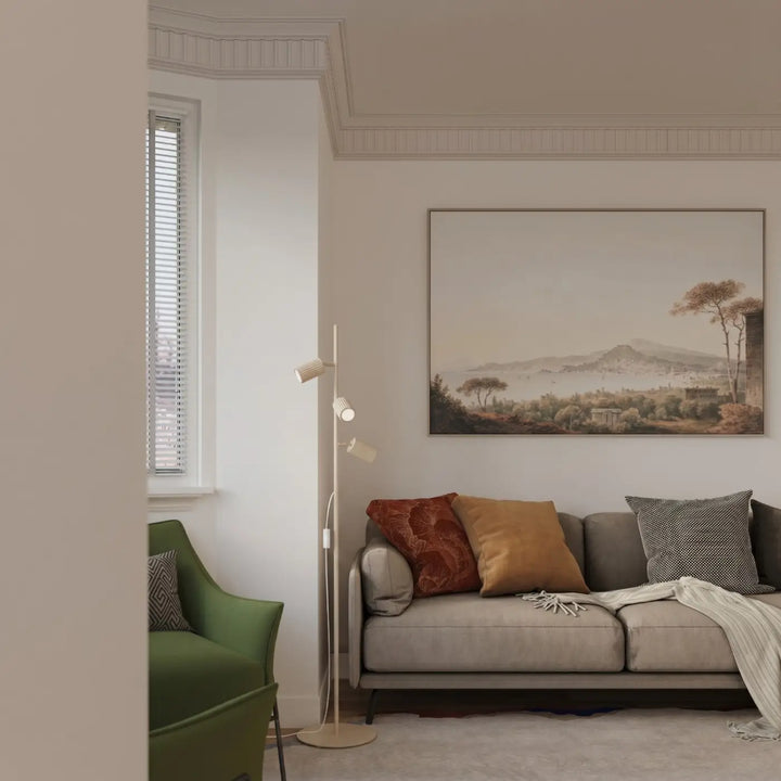 Lampadaire beige dans un salon