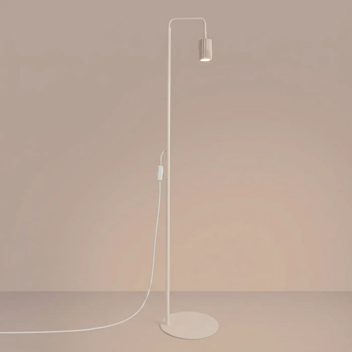 Lampadaire beige allumé