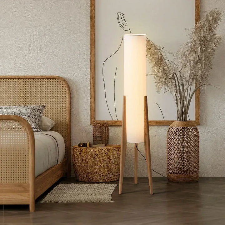 Lampadaire trépied en bois naturel style nordique modern
