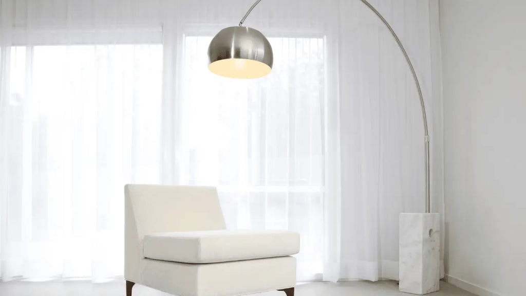 1. Comment choisir un lampadaire arc pour votre salon ?