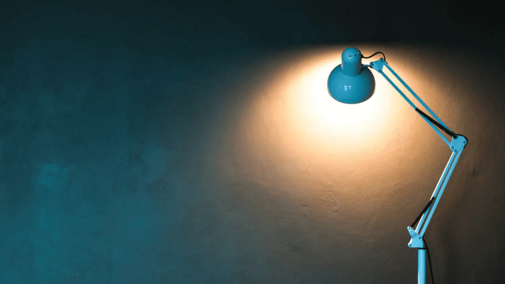 Intégrer un lampadaire boule dans une décoration de style scandinave