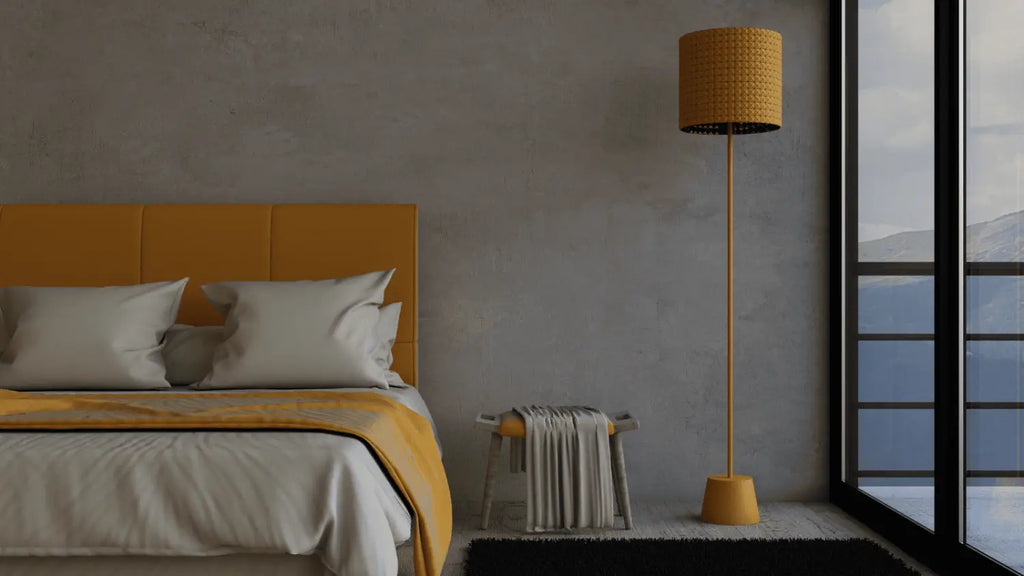 Le lampadaire avec étagère : une vraie table de chevet