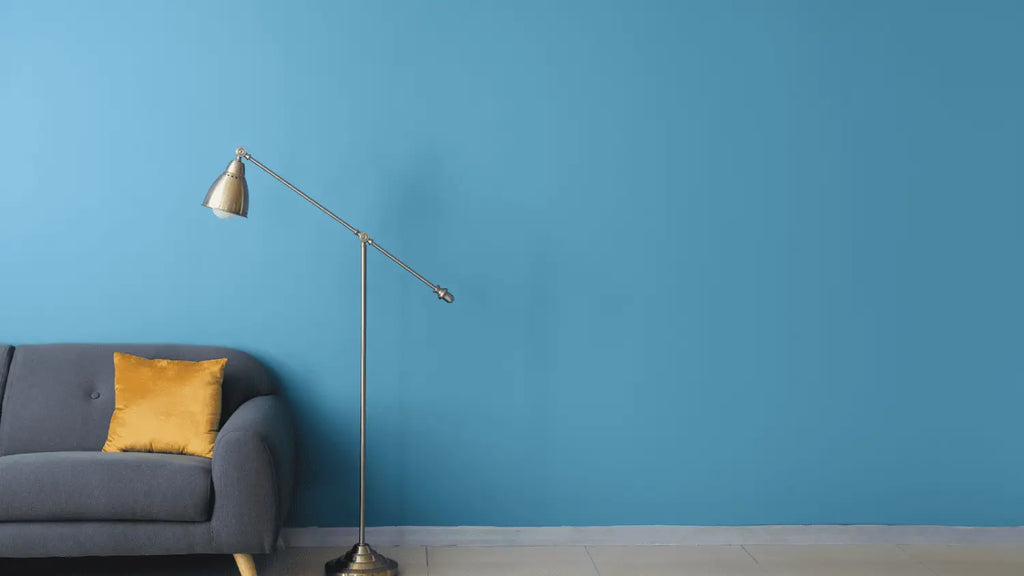 Une vaste gamme de lampadaires dorés