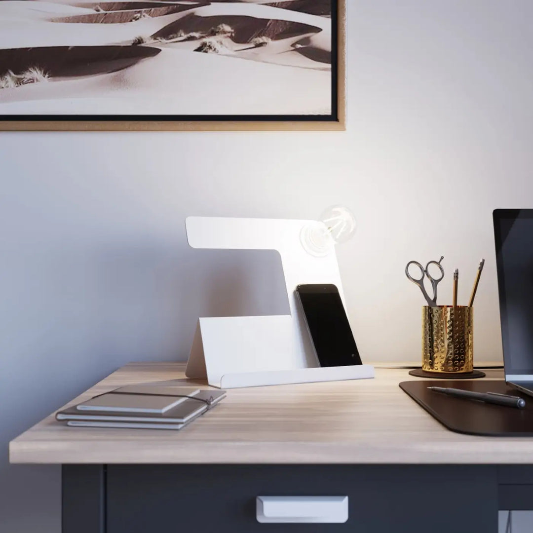 Lampe à poser blanc dans un intérieur contemporain
