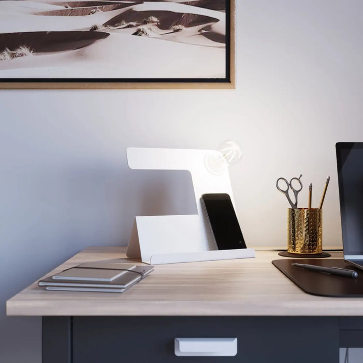 Lampe à poser blanc dans un intérieur contemporain