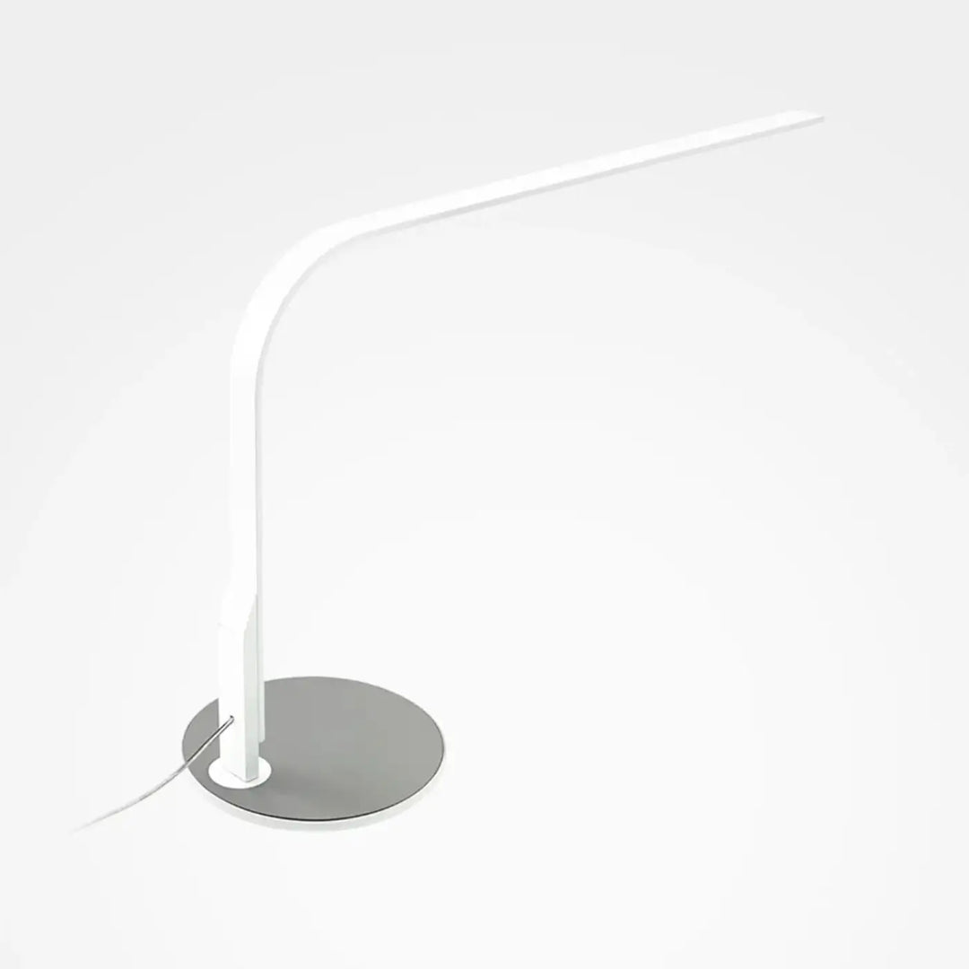 Lampe de chevet blanche au design minimaliste avec baguette lumineuse et socle argent lim 360 de pablo designs