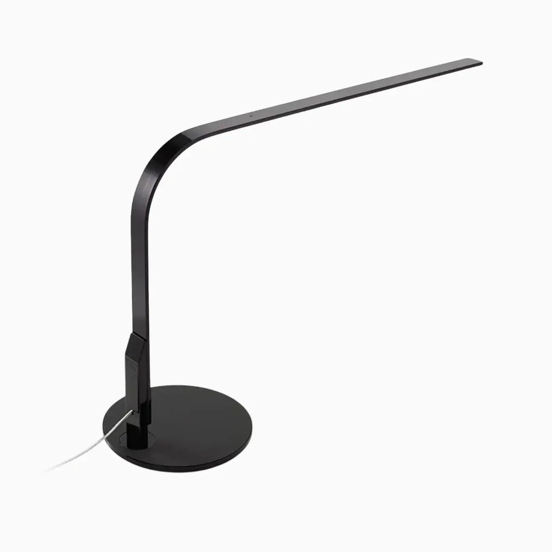 Lampe de chevet noire design minimalist avec bras courbé et socle argent inspirée de pablo designs baguette lumineuse