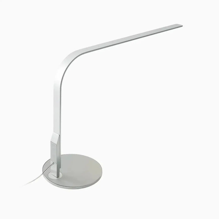 Lampe de chevet lim 360 lampe métallique argentée avec socle argent et design incurvé minimaliste style pablo designs baguette lumineuse