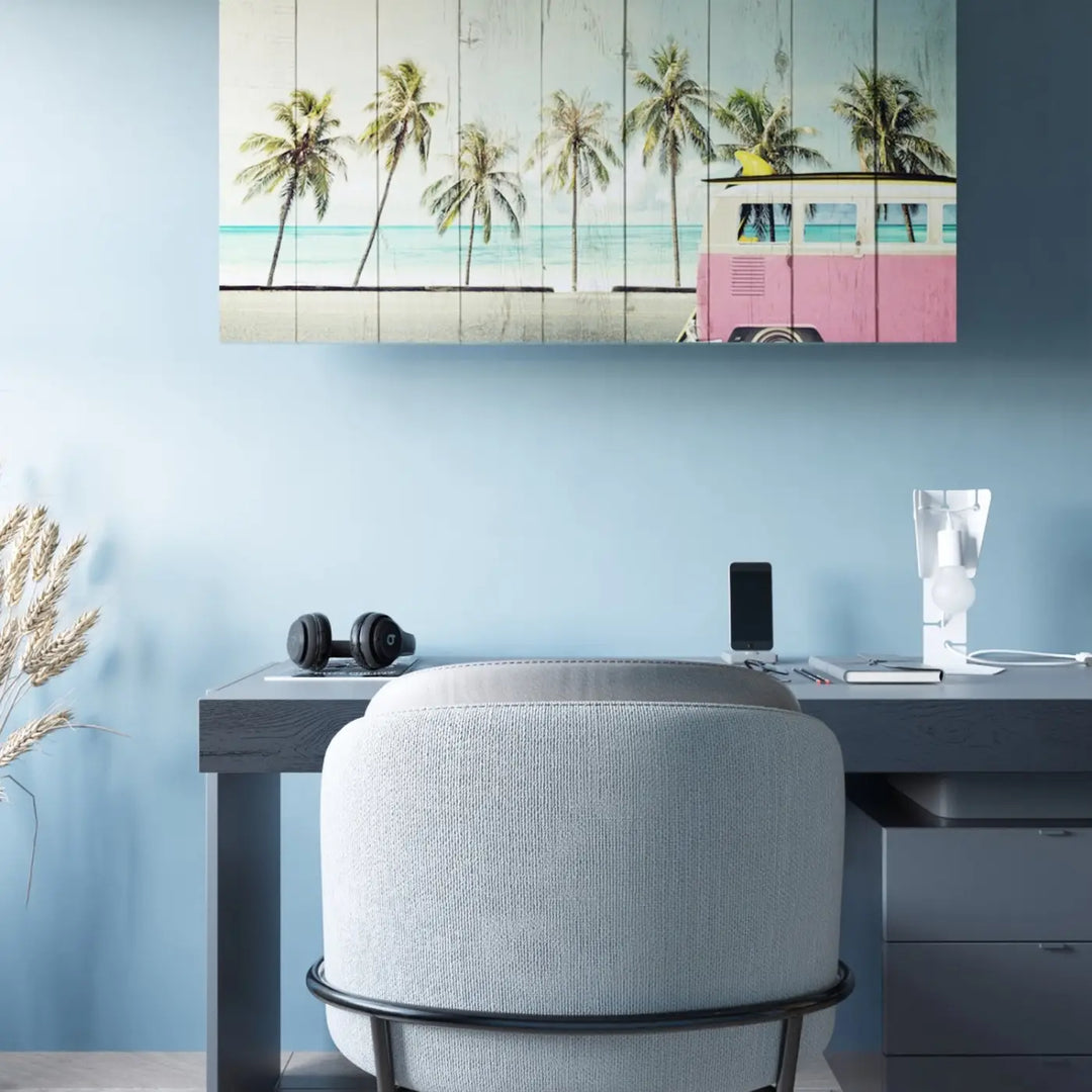 Lampe à poser blanc dans un intérieur contemporain
