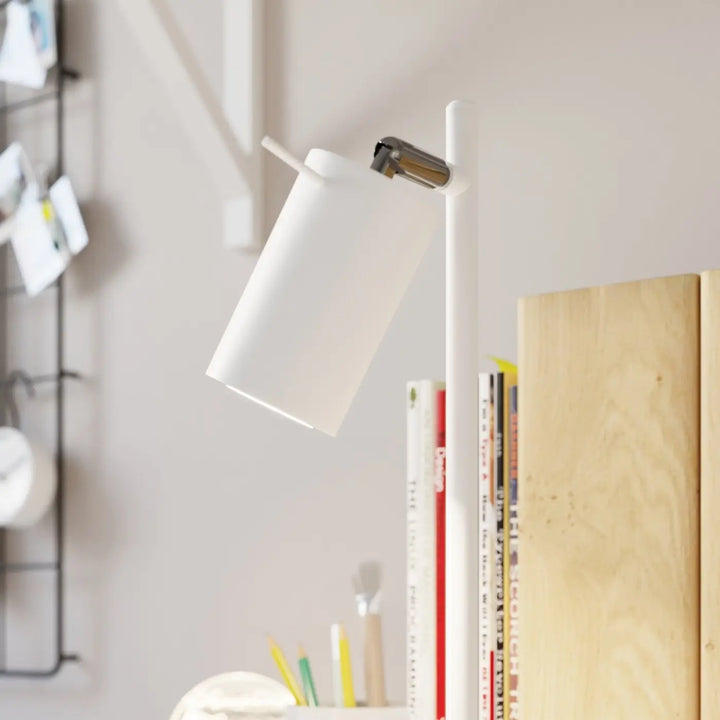Lampe à poser blanc vue rapprochée dans son décor