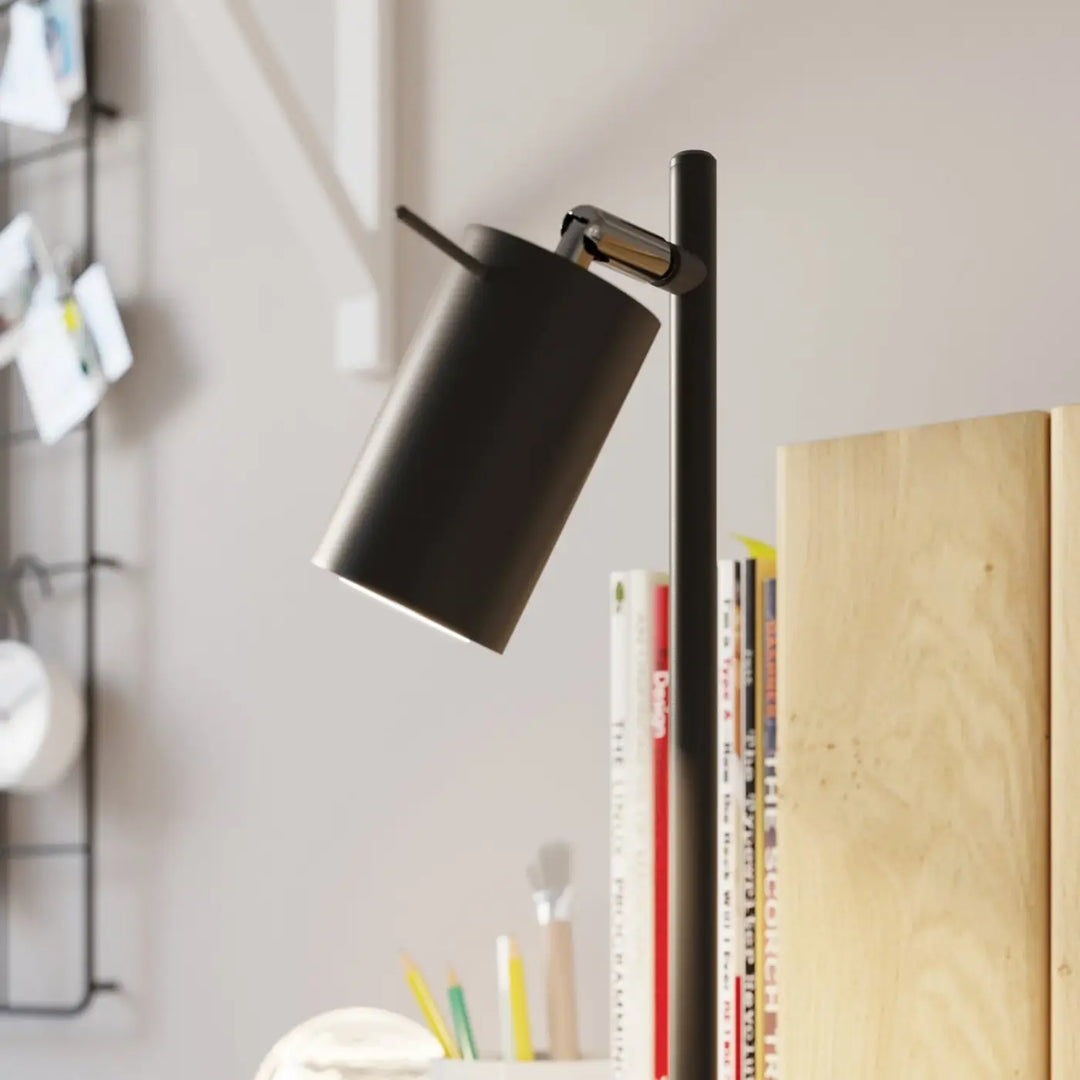 Lampe à poser noir vue rapprochée dans son décor
