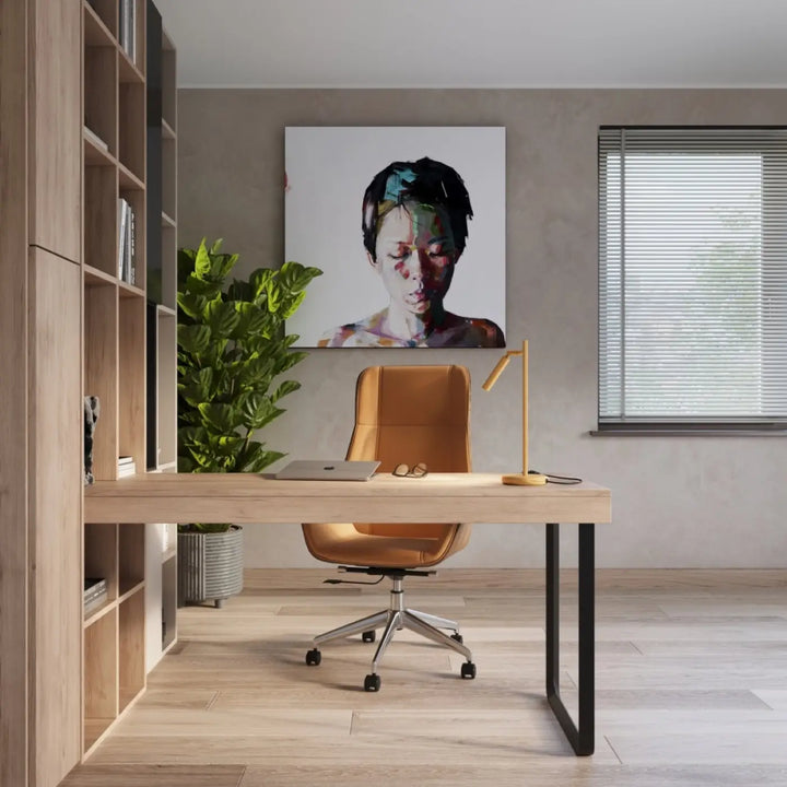 Lampe à poser doré sur un bureau