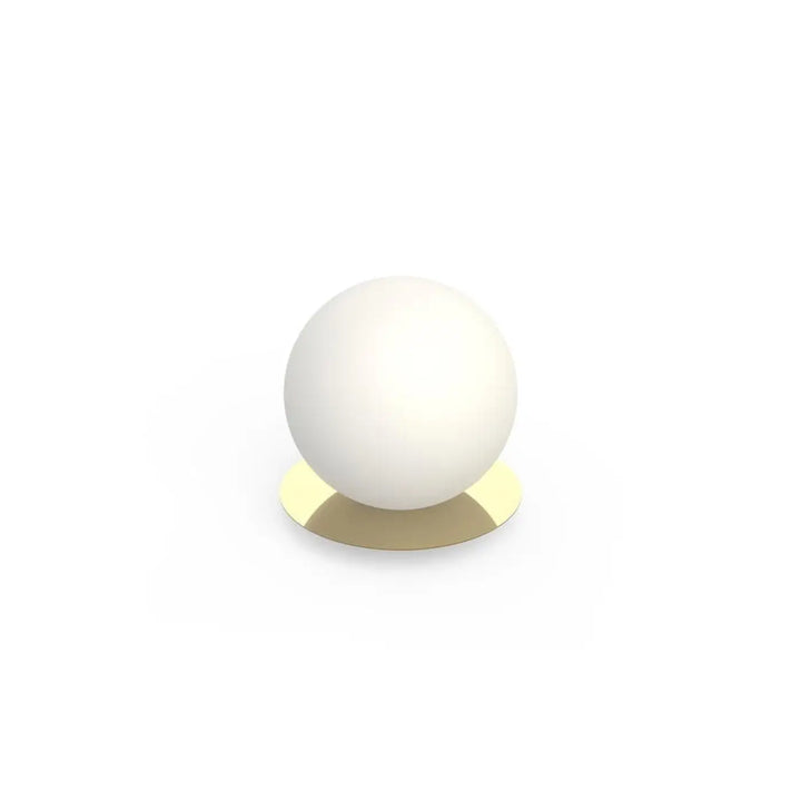 Lampe à poser Bola Sphere dorée, globe en verre opale de 20 cm