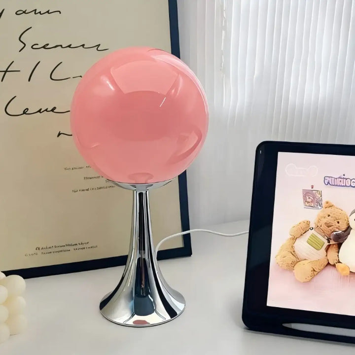 Lampe de chevet boule en verre blanc au style moderne