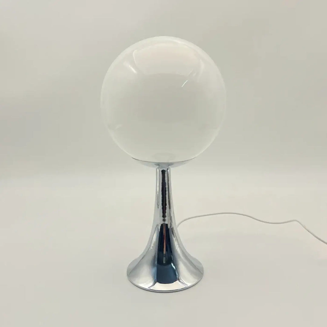 Lampe de chevet boule en verre blanc au style moderne