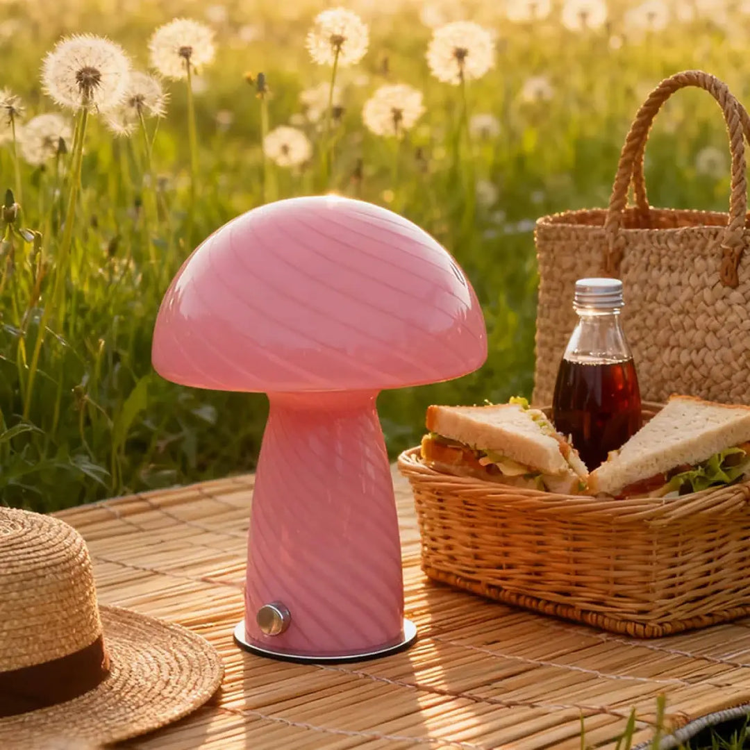 Lampe de chevet champignon euforia rose avec surface rainurée brillante et base argentée pour décoration intérieure plus qu’un luminaire
