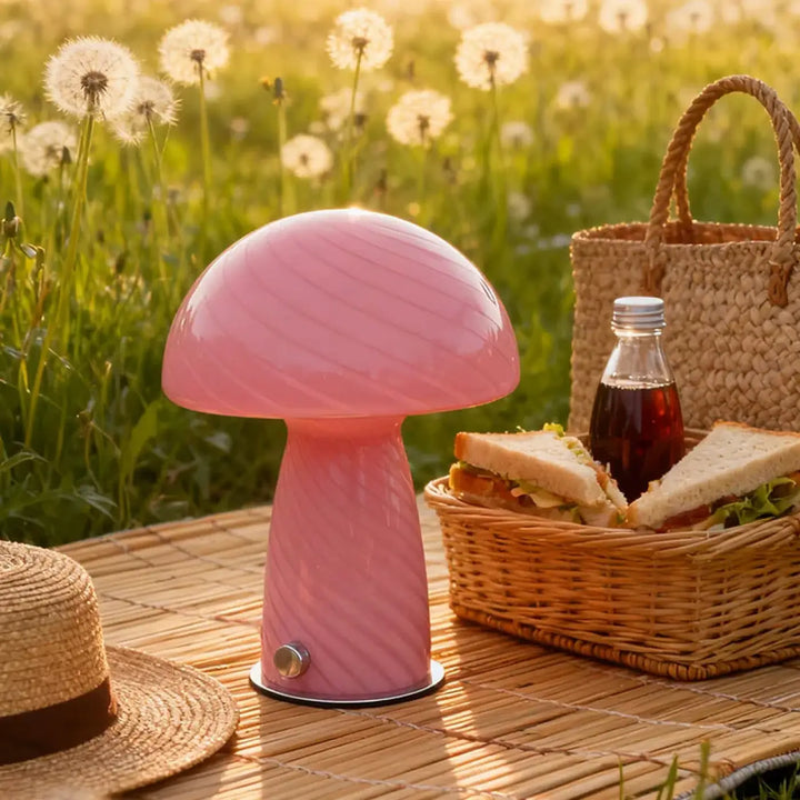 Lampe de chevet champignon euforia rose avec surface rainurée brillante et base argentée pour décoration intérieure plus qu’un luminaire