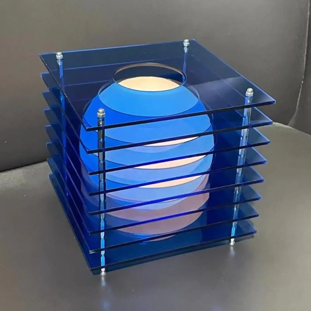 Lampe de chevet cubis sphère lumineuse en acrylique bleu translucide avec design chevet cube univers déco