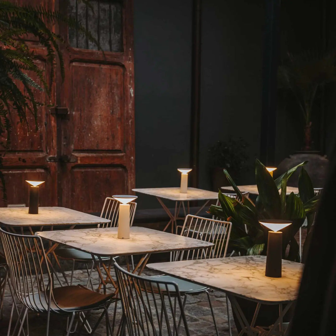 Lampe de chevet Cocktail noire dans un intérieur #couleur_noir