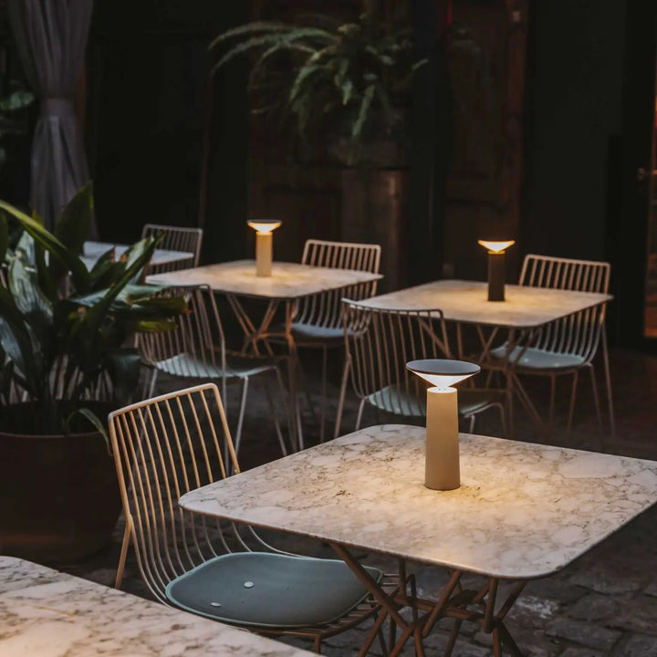 Lampe rechargeable Cocktail noire dans un intérieur #couleur_noir