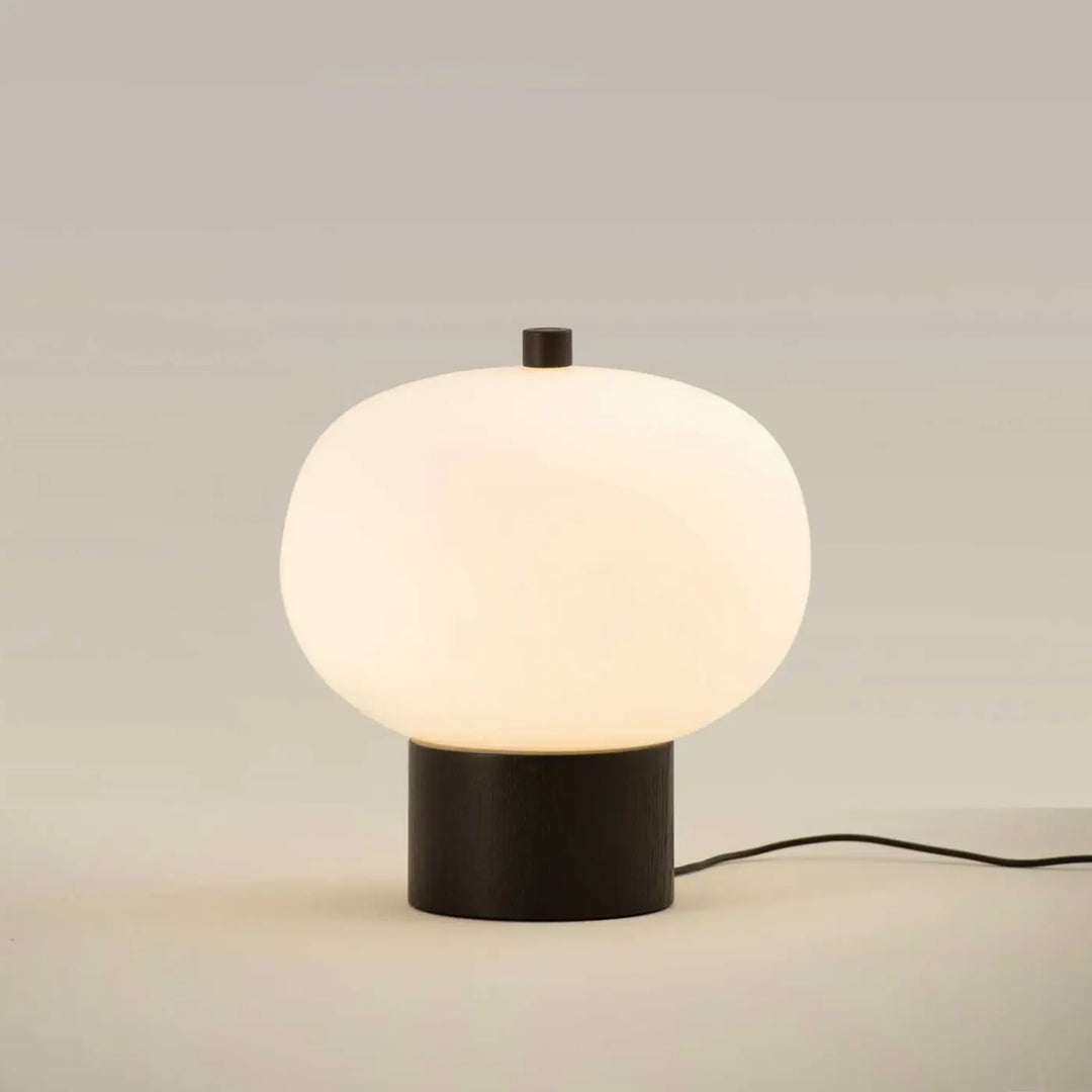 Lampe Ilargi en verre soufflé sur socle en bois foncé #couleur_bois_fonce