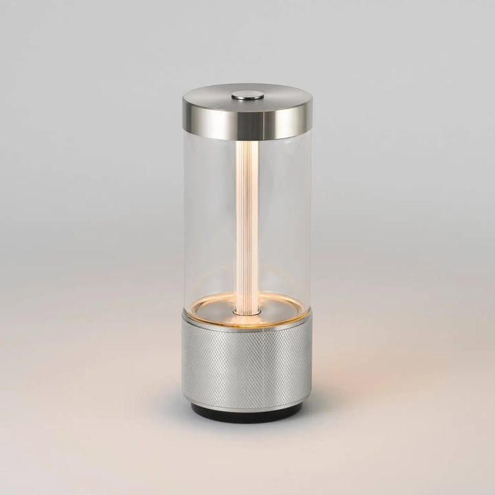 Lampe de chevet Takeout en acier, allumée #couleur_argent
