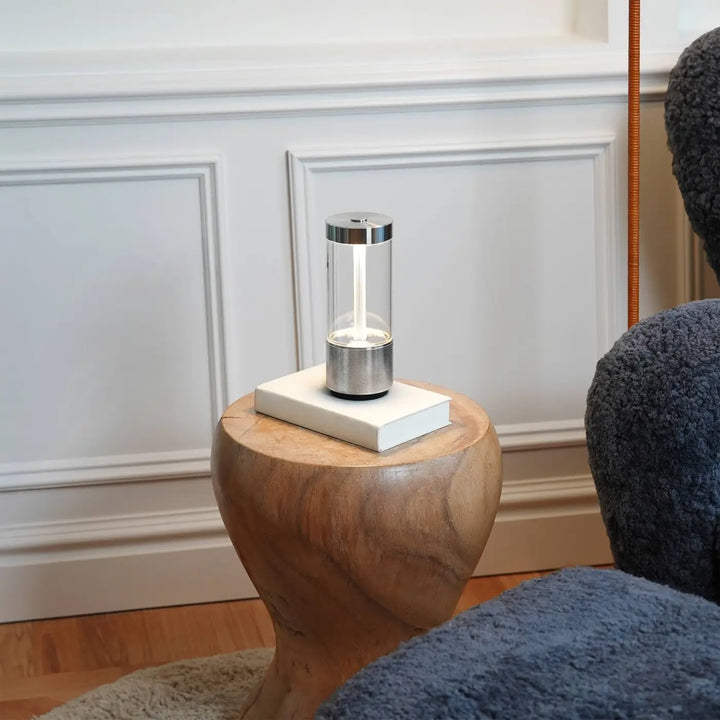 Lampe de chevet Takeout dans un intérieur #couleur_argent