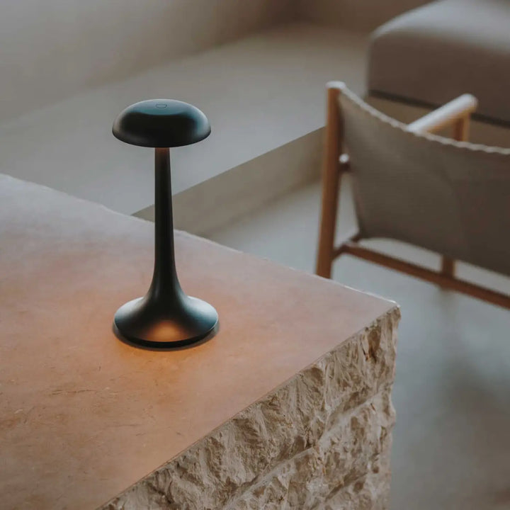 Lampe de chevet Portobello noire dans un intérieur