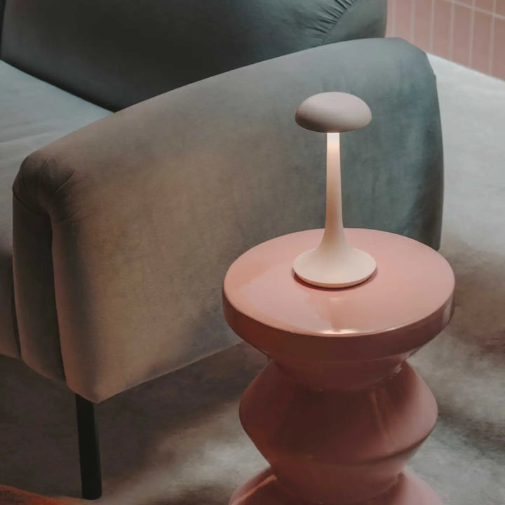 Lampe de chevet Portobello blanche dans un intérieur