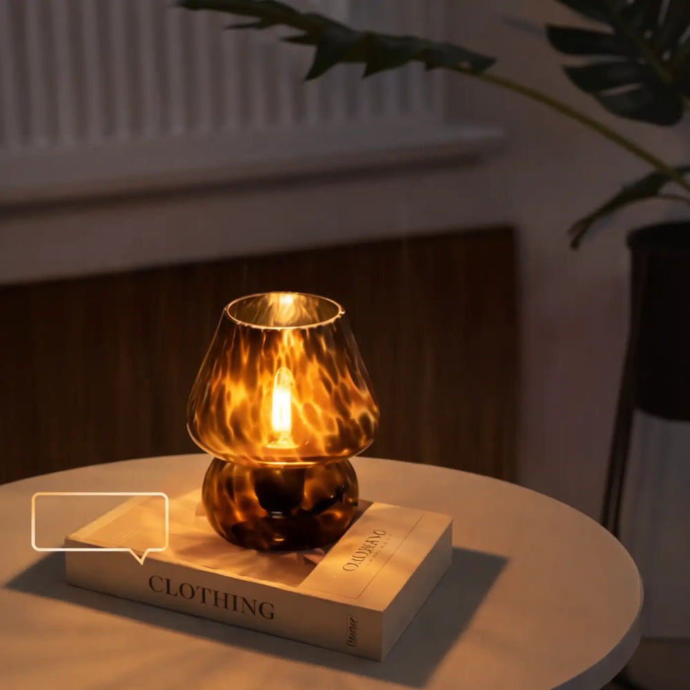 Lampe champignon vintage en verre ambré avec motif écaille de tortue et base champignon élégante pour lampe de chevet