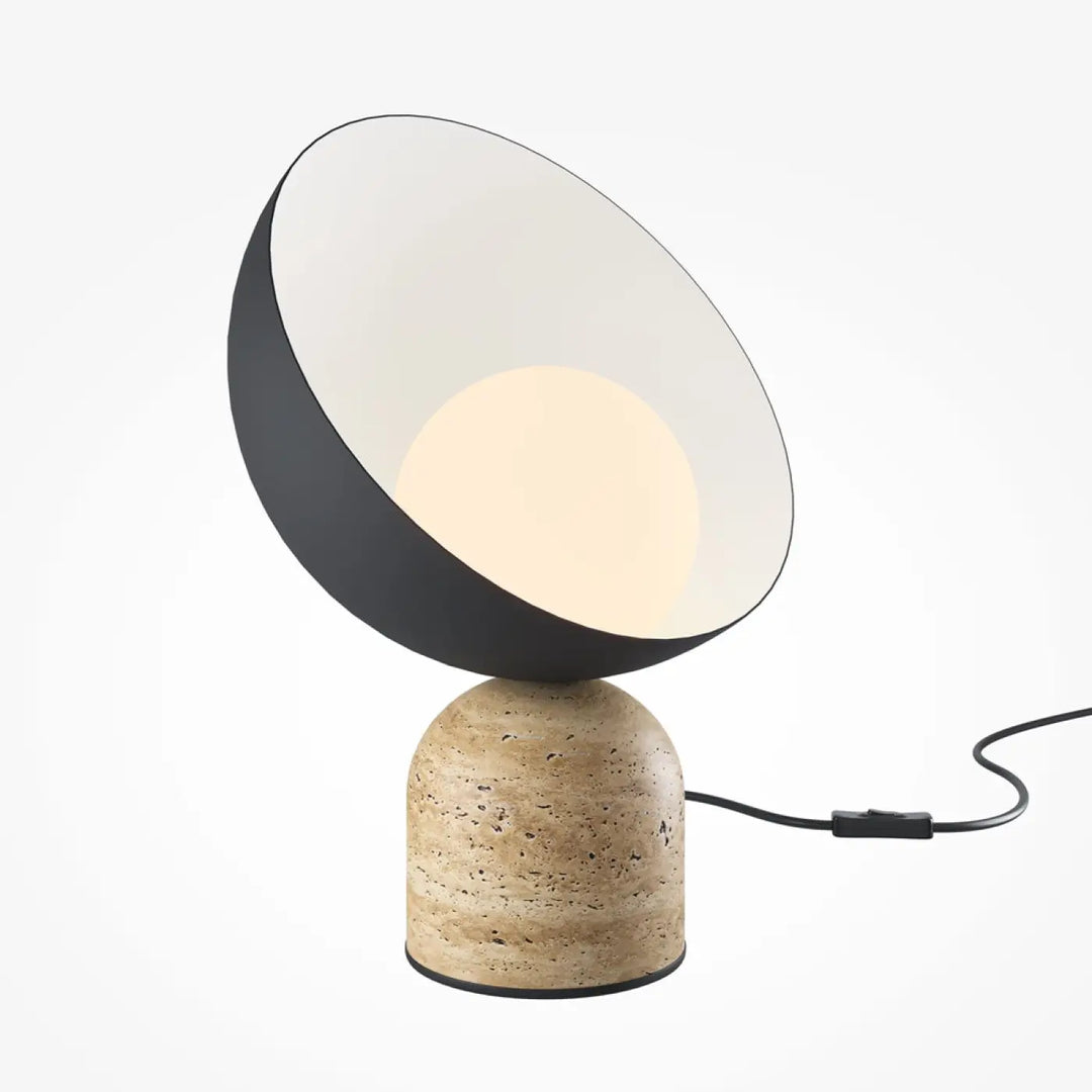 Lampe de chevet tavo avec base minérale en liège beige et abat-jour conique noir et blanc en acier noir moderne