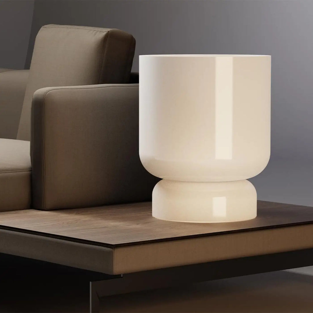 Lampe de chevet Totem Pablo Designs en verre opale soufflé, vue 3