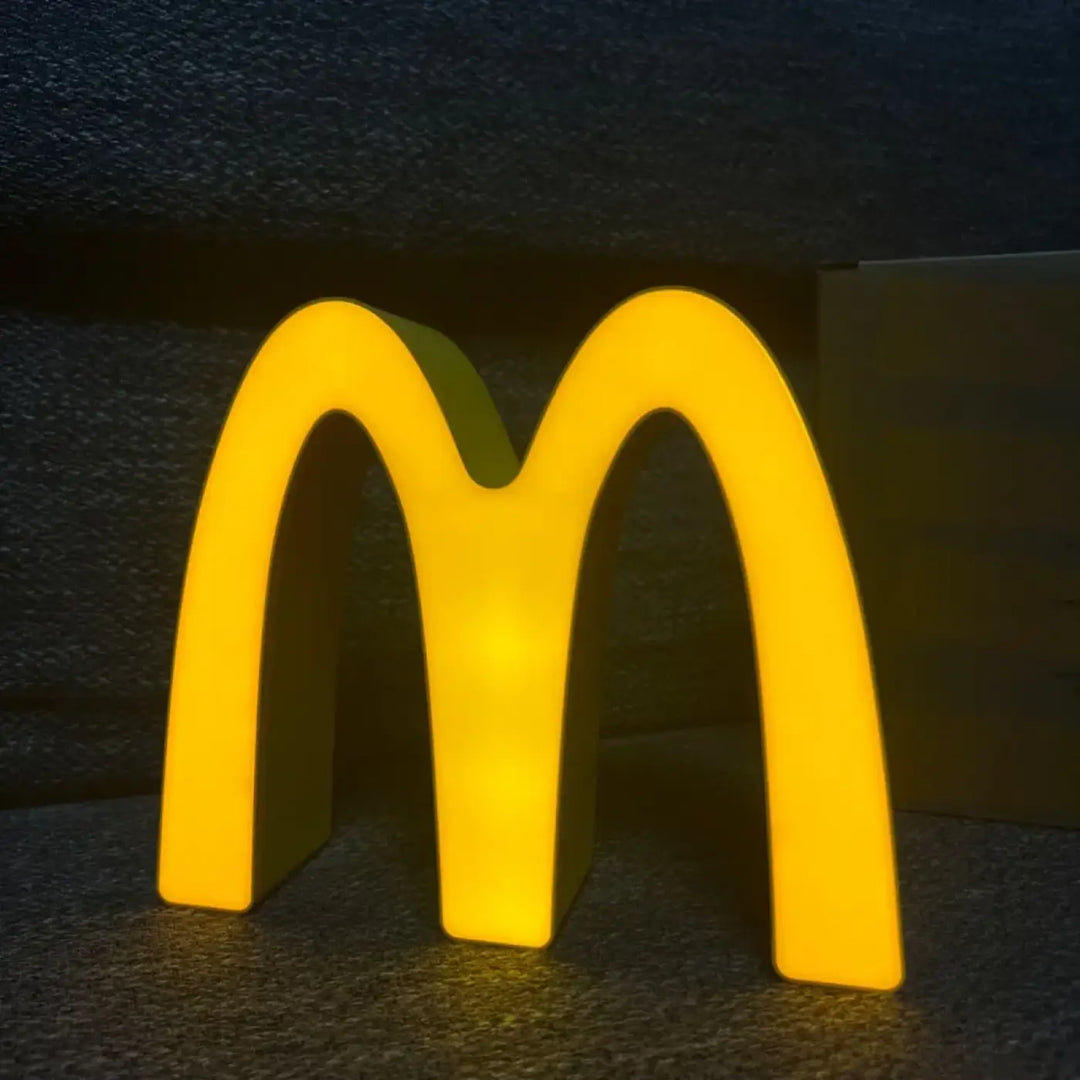 Lampe décorative amusante lampe cartoon avec sculpture lumineuse jaune en forme d’arc mcdonald’s