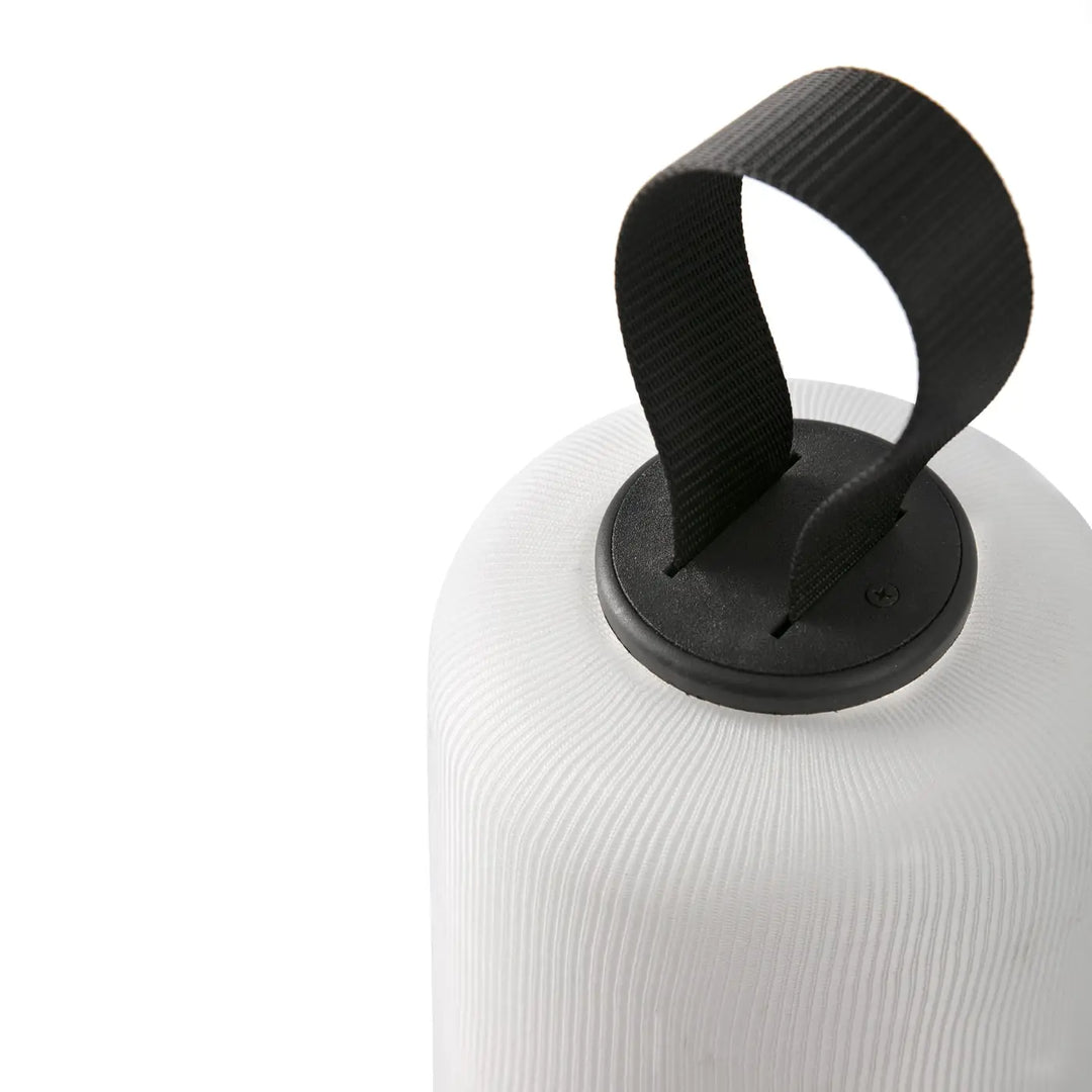 Détail de la lampe Muna blanche