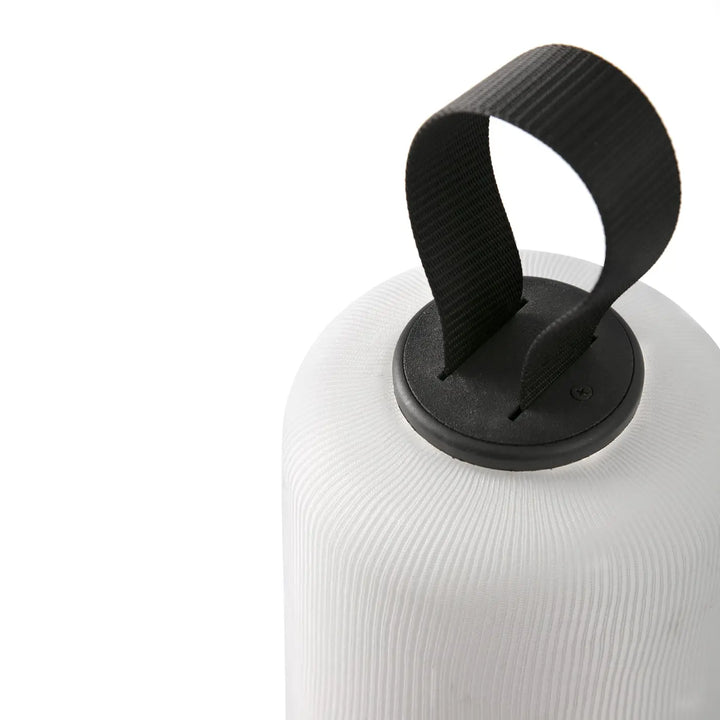 Détail de la lampe Muna blanche