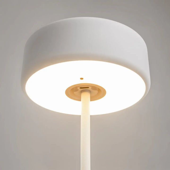 Lampe de chevet cylindrique blanche avec anneau en bois design épuré et trois finitions idéale pour salle à manger