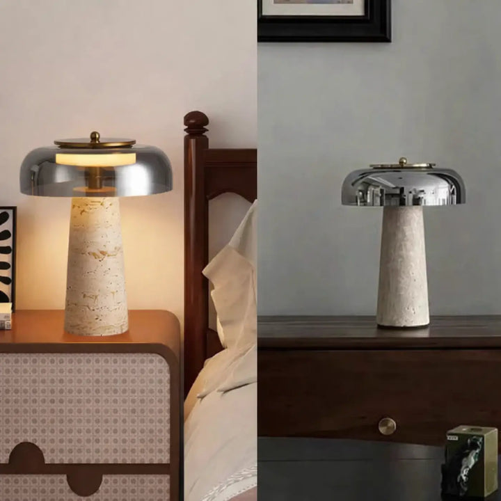 Lampe de chevet neo design moderne avec abat-jour chrome poli en forme de champignon et base en pierre claire texturée pour une ambiance chaleureuse