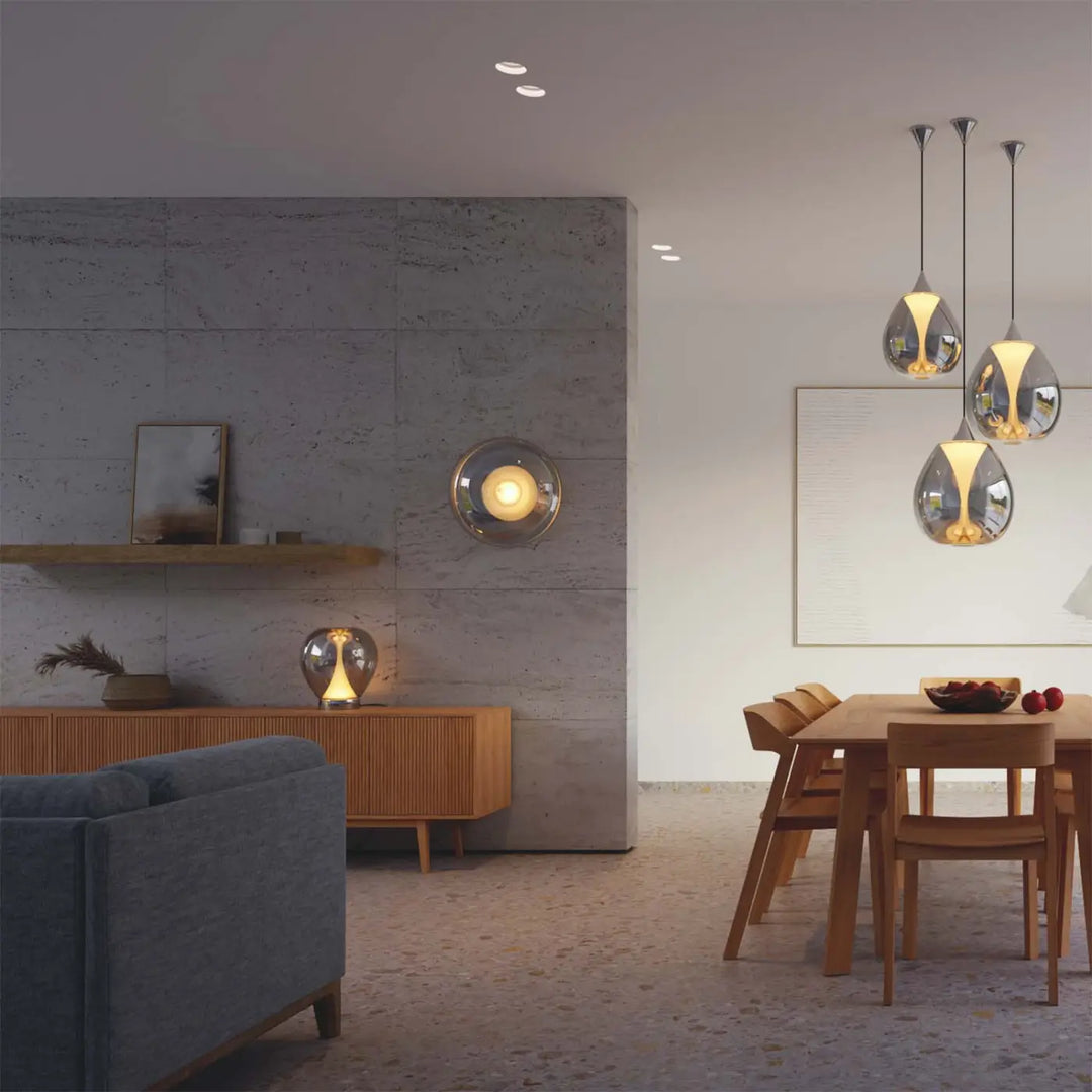 Lampe de chevet poser bond avec volumes concaves, socle discret, luminaires modernes en forme de goutte métalliques refletissants